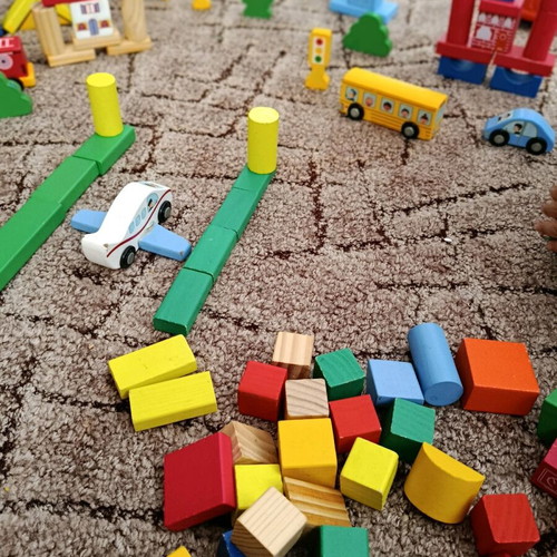 Wooden colorful blocks like new, 97-100 pieces with vehicles
