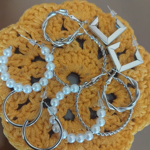 Set of 5 fashion costume earrings