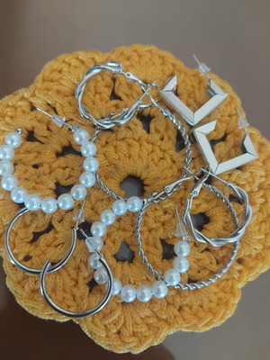 Set of 5 fashion costume earrings