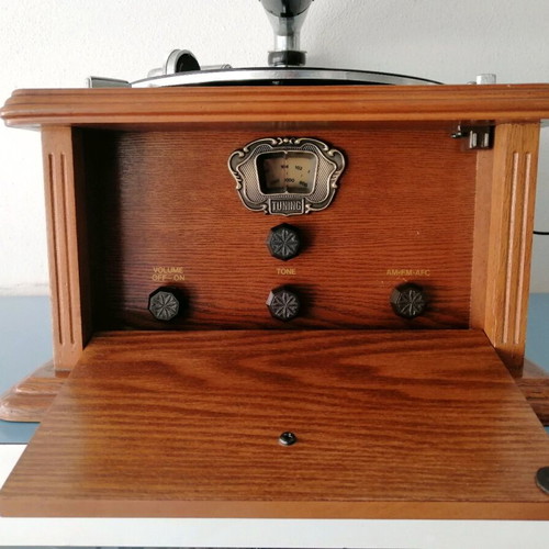 Imitation gramophone radio like new with cassette and wooden base