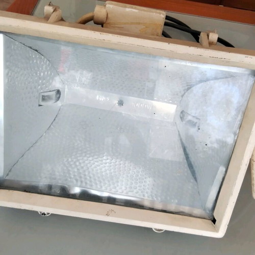 Professional halogen floodlight 1000W used