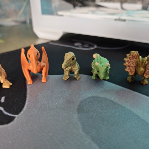 Kinder Dinosaurs like new