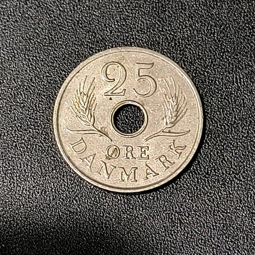 25 Ore Coin Denmark 1968 like new, copper-nickel
