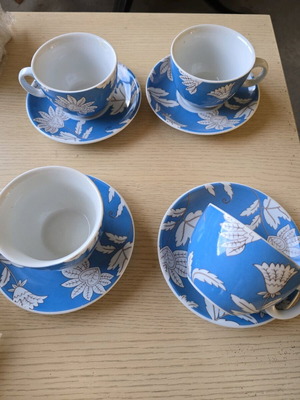Large cups like new, set of 4 with saucers