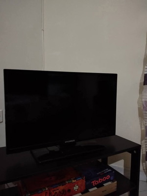 Hyundai 28-inch TV used, Full HD, HDMI, with remote control