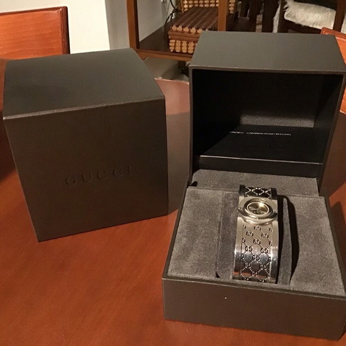 Gucci women's watch like new, classic and elegant