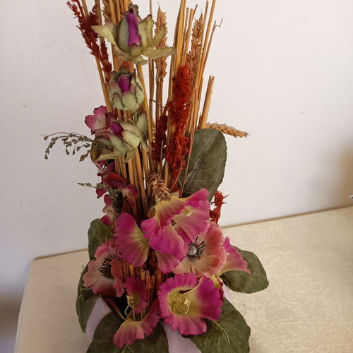 Decorative floral arrangement with artificial and dried flowers, 47 cm