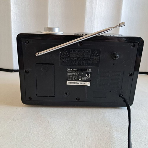 JGC UR-210/FM Radio Clock with USB and AUX Like New