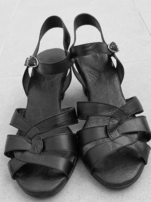 Women's black leather sandals like new, size 37, platform