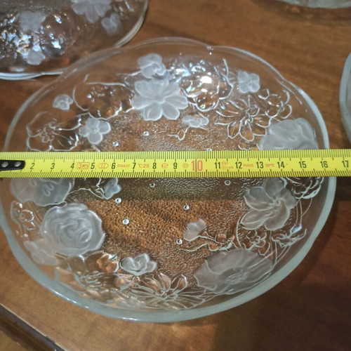 Serving plates like new, set of 4 with embossed floral design