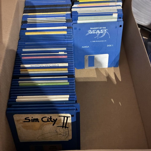 Amiga 500 complete system with Commodore 1084s monitor and accessories