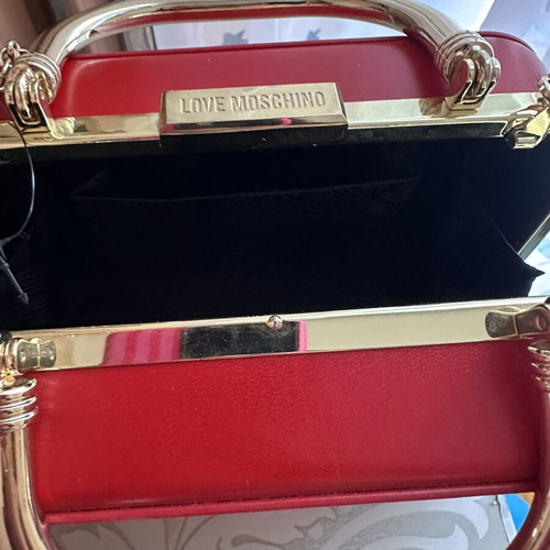 Love Moschino red shoulder bag like new with gold metal clasp and embossed detail