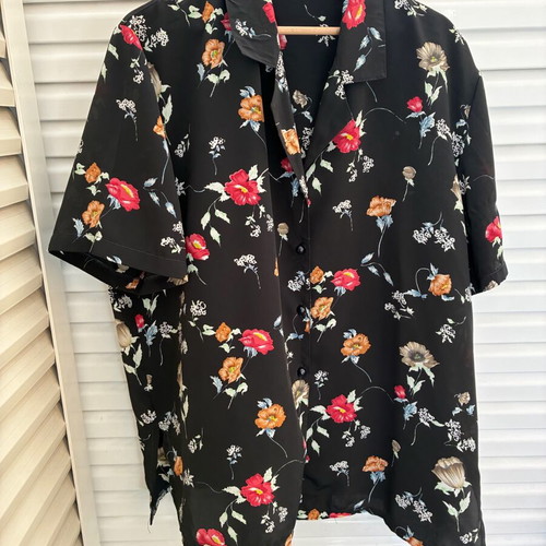 Wide shirt with floral pattern like new, size XL