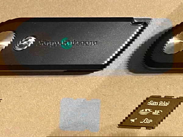 MemoryStick M2 Card 2GB + SonyEricsson M2 Card Reader