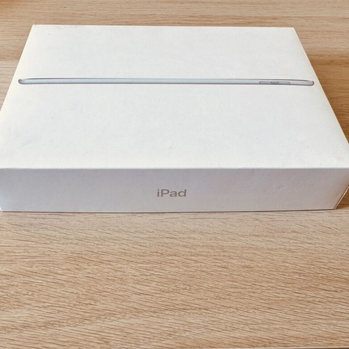 Apple iPad 9.7" Wifi Silver 32GB 6th Generation new