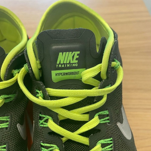 Nike athletic shoes used, size 38, black and yellow