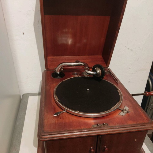 Gramophone from 1910 like new in excellent condition