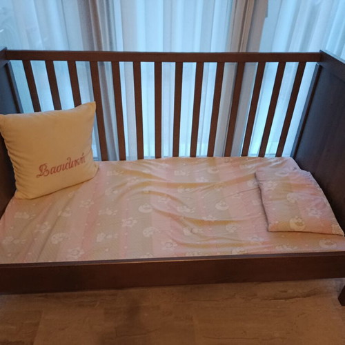 Baby cot like new with mattress 70x140 cm