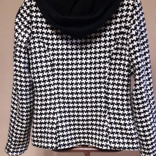 Cinema Donna jacket new, size 38, with hood