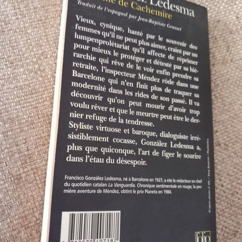 La Dame de Cachemire used, French book with yellowed pages