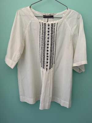 Weekend Max Mara white blouse with blue and black embroidery, like new