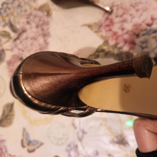 Xtravaganza bronze pointed-toe heels size 39 used with ankle strap
