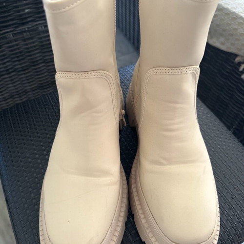 Beige ankle boots like new with zipper, size 40