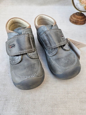 Chicco children's leather shoes size 23, grey