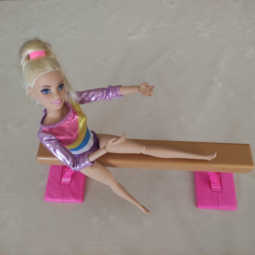 Κούκλα Barbie αθλήτρια ενόργανης γυμναστικής μεταχειρισμένη με κάποια αξεσουάρ και ρούχα