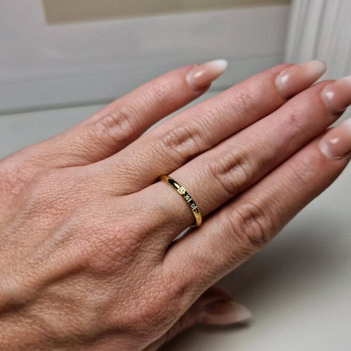 Stainless steel wedding ring with rhinestones new, gold color size 8