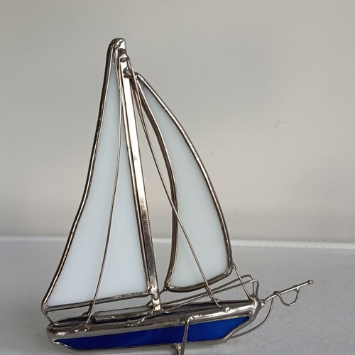 Vintage Tiffany-style sailboat with amethyst base, 15 cm