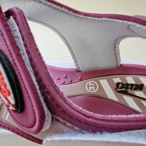 Rubber sandals size 37