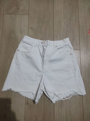 Stradivarius white denim shorts size 36 like new