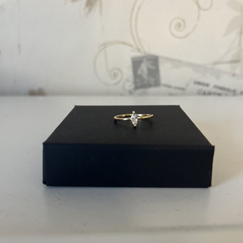 Ring type gold like new