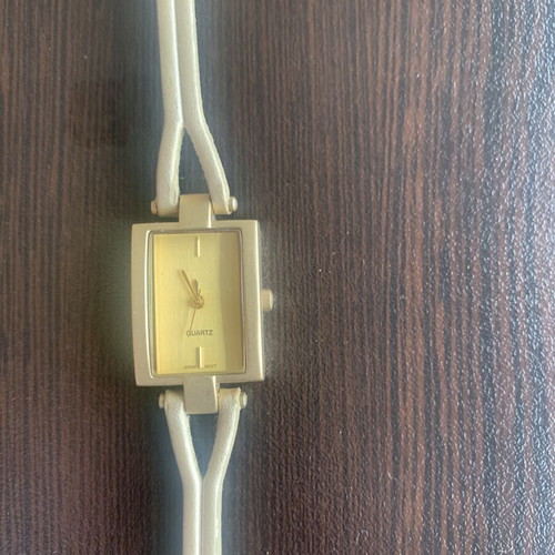 Women's wristwatch gold like new
