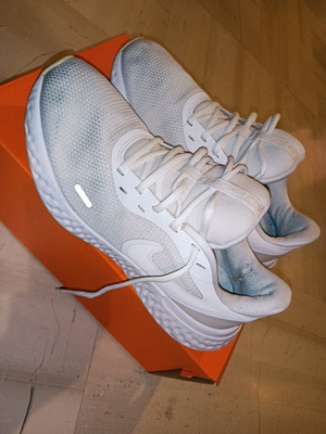 Nike white athletic shoes used size 44.5