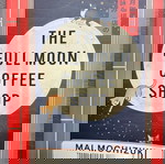  Book in English. Full moon coffee shop