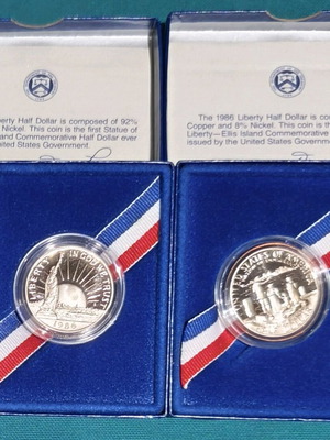 Half Dollar collectible coins like new, set of two