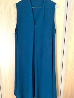 Midi dress one size blue and green like new