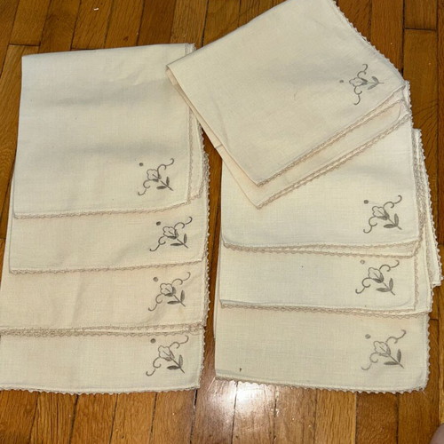 Vintage linen napkins with embroidery and lace set (1960s)