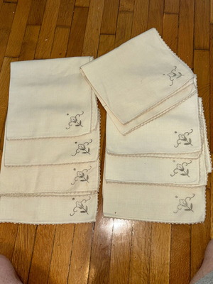 Vintage linen napkins with embroidery and lace set (1960s)