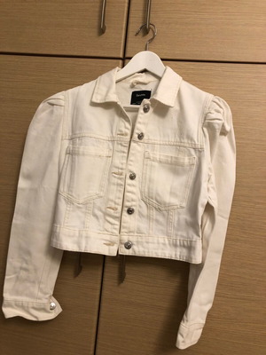 Τζάκετ denim cropped λευκό αφόρετο Bershka