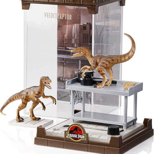 The Noble Collection Jurassic Park Velociraptors PVC Diorama Set new