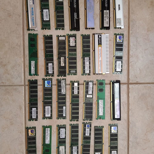 Memory cards used, old, external condition good, unknown functionality