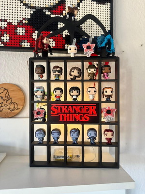 Βάση Kinder Joy Stranger Things για 22 φιγούρες καινούργια