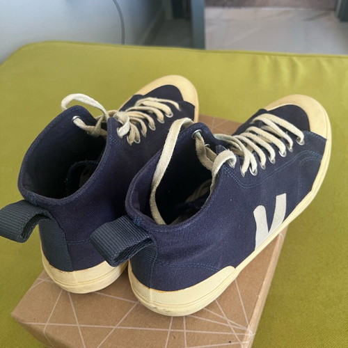 Veja sneakers size 42 blue like new