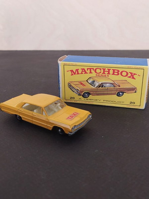 Matchbox Chevrolet Impala Taxi metal toy car 1965 like new with box