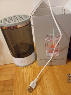 Makeup Brush Cleaner like new with box