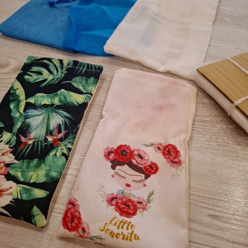 Frida Kahlo pouch set like new with safari and plain designs