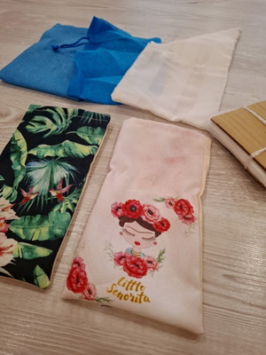 Frida Kahlo pouch set like new with safari and plain designs